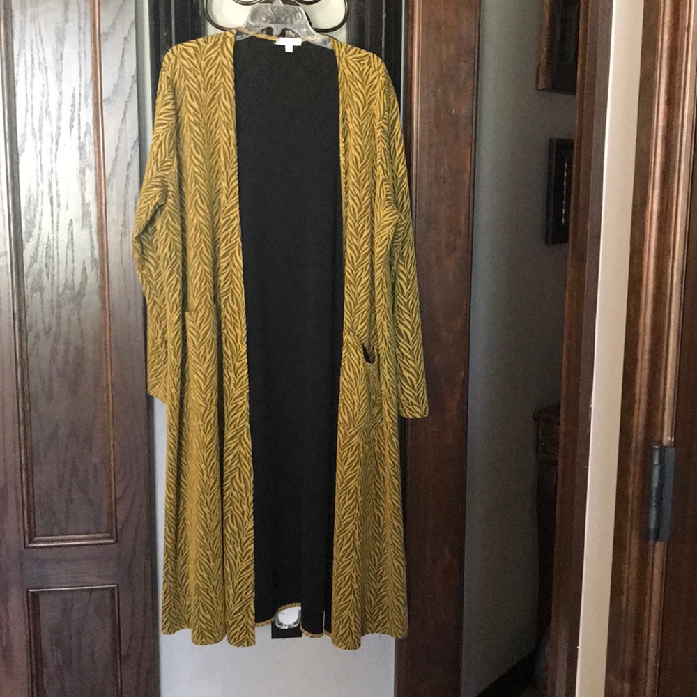 XL Lularoe Sarah gold dynasty pattern.